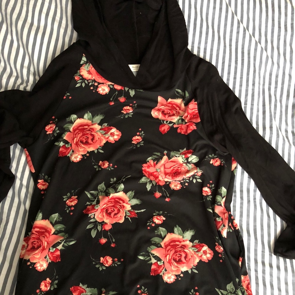 Rose hoodie with pockets